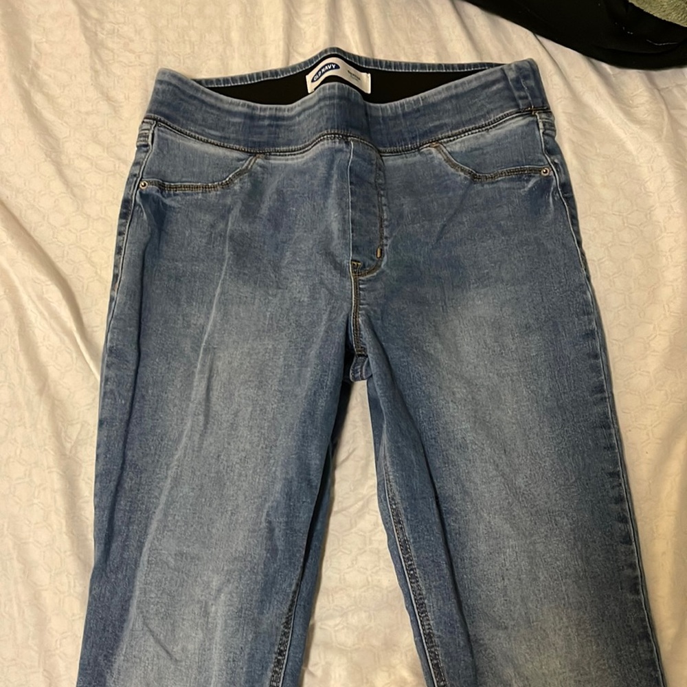 Old Navy size ten jeggings, wore once. they don’t have a button/zipper, pull up